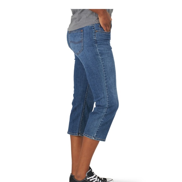 Lee - Picture 7 of 7